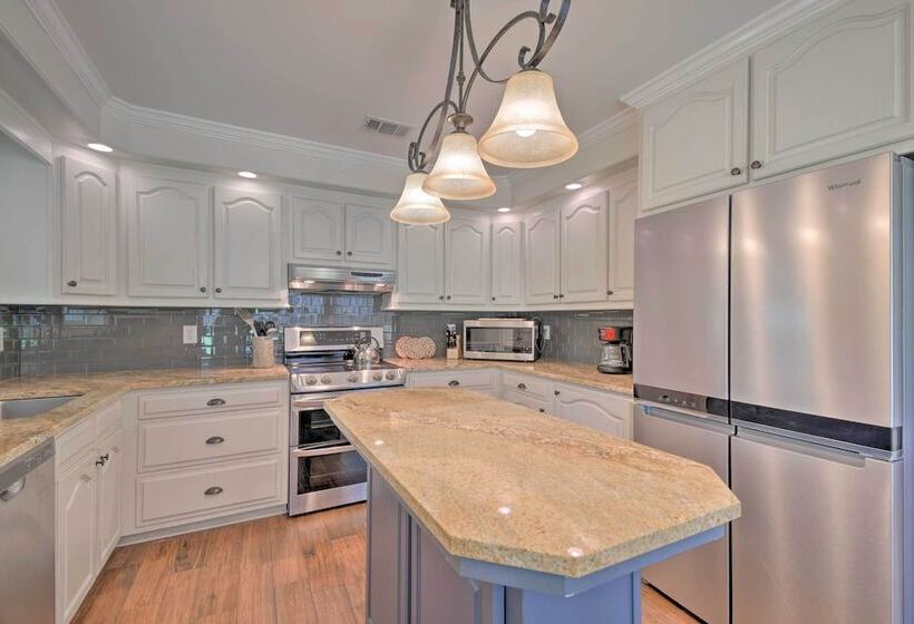 Peaceful Fairhope Cottage W/ Covered Patio!