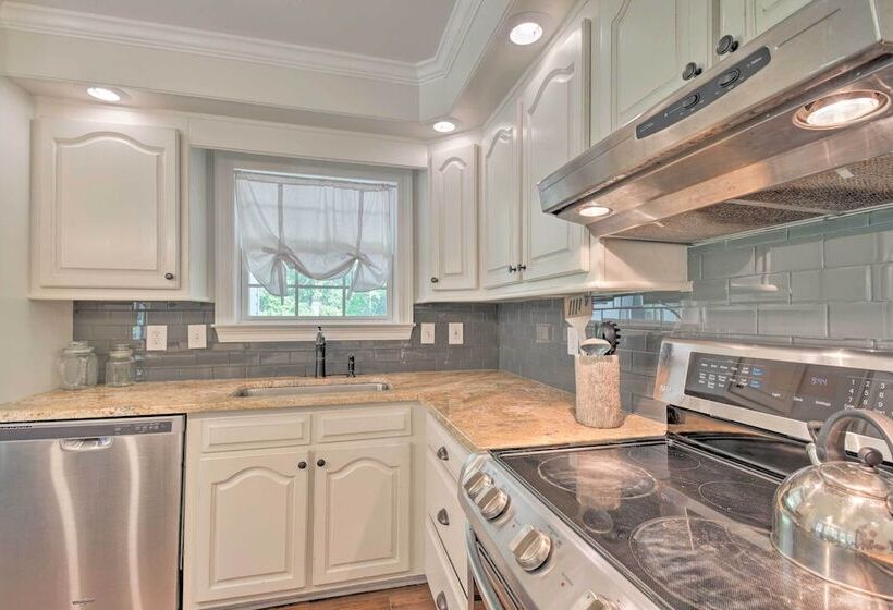 Peaceful Fairhope Cottage W/ Covered Patio!