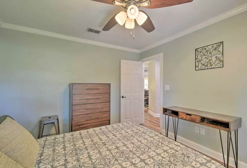 Peaceful Fairhope Cottage W/ Covered Patio!