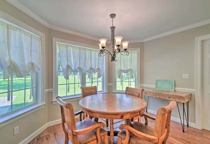 Peaceful Fairhope Cottage W/ Covered Patio!