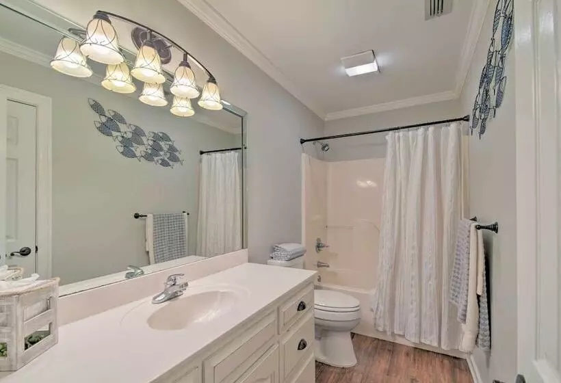 Peaceful Fairhope Cottage W/ Covered Patio!