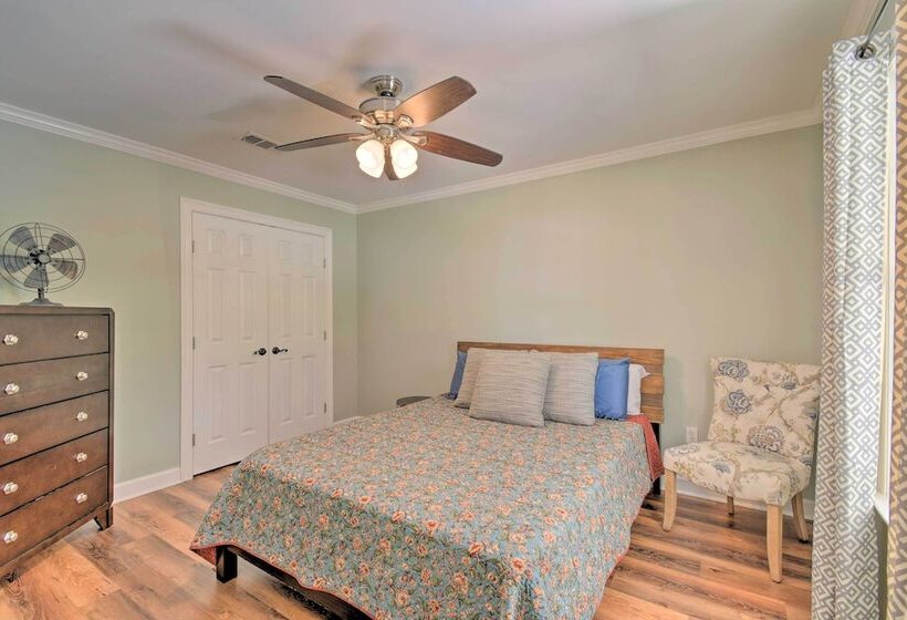 Peaceful Fairhope Cottage W/ Covered Patio!