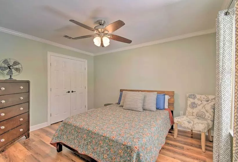 Peaceful Fairhope Cottage W/ Covered Patio!