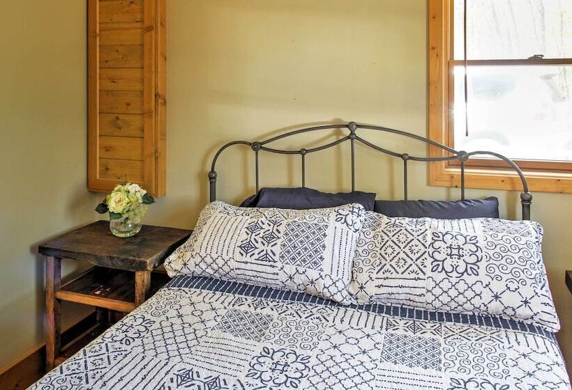 Spacious Pine Lake Home: Deck, Fire Pit + 3 Acres!