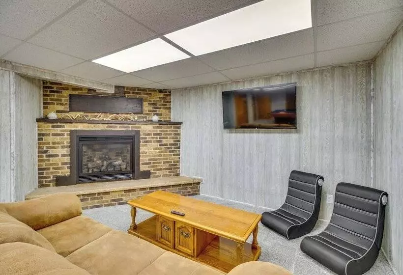 Spacious Verndale Home W/ Backyard Fire Pit!