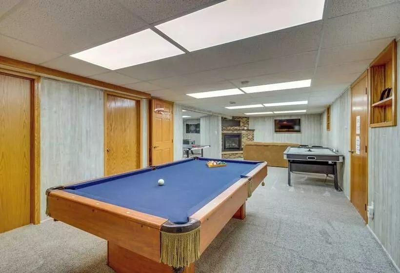 Spacious Verndale Home W/ Backyard Fire Pit!