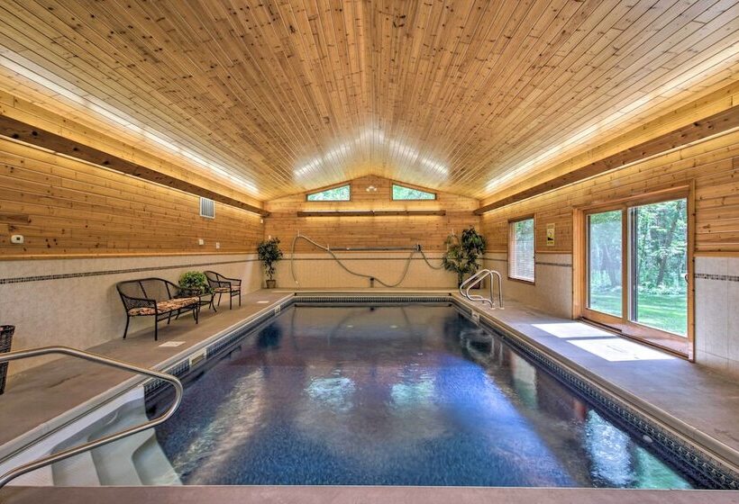 Spacious Verndale Home W/ Backyard Fire Pit!