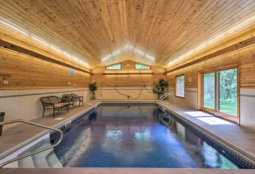 Spacious Verndale Home W/ Backyard Fire Pit!