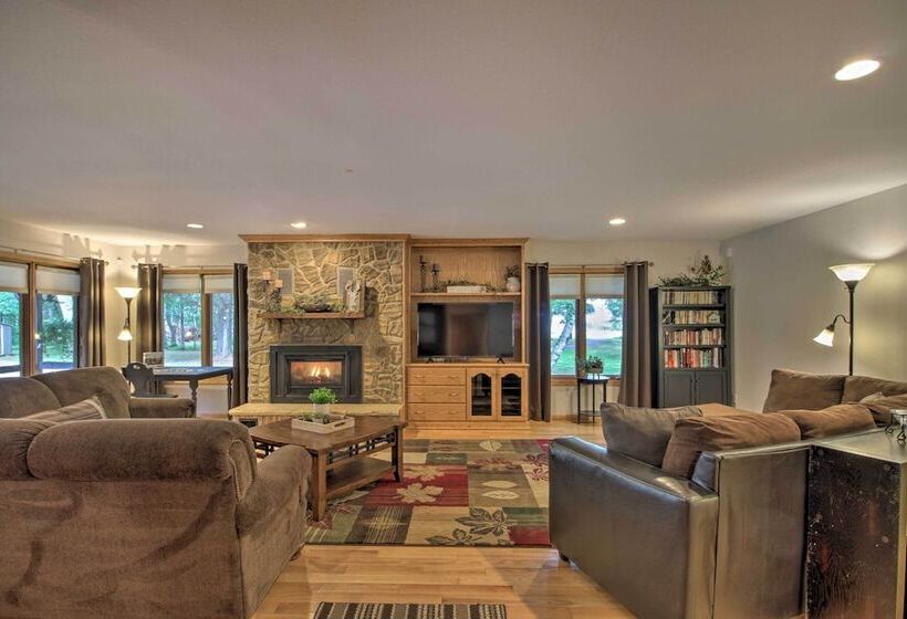 Spacious Verndale Home W/ Backyard Fire Pit!