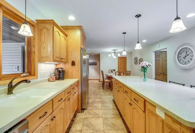 Spacious Verndale Home W/ Backyard Fire Pit!