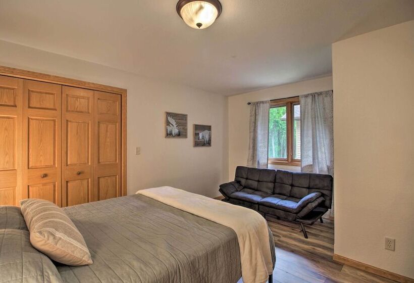 Spacious Verndale Home W/ Backyard Fire Pit!