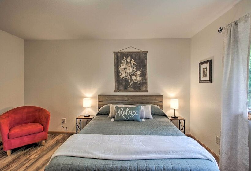 Spacious Verndale Home W/ Backyard Fire Pit!