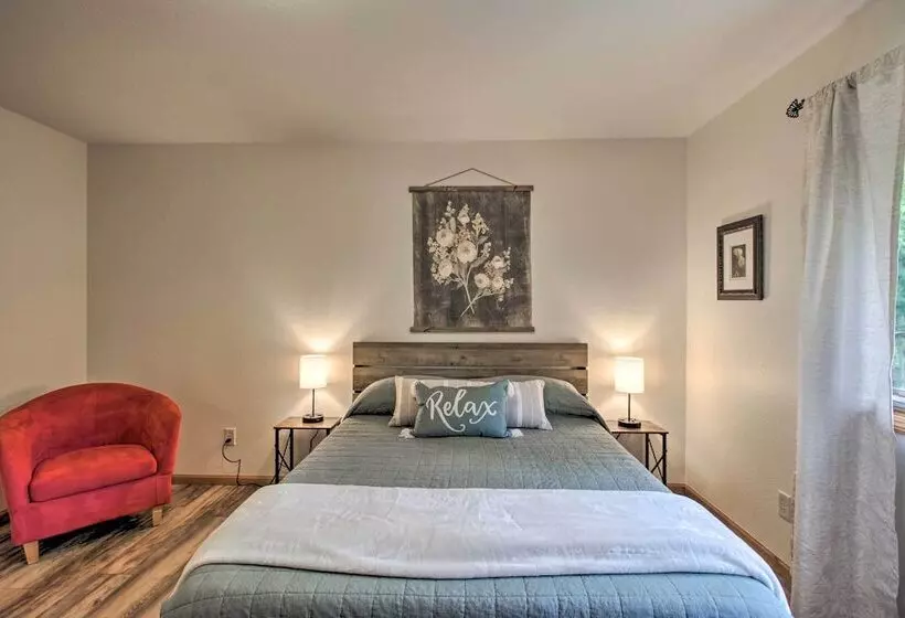 Spacious Verndale Home W/ Backyard Fire Pit!