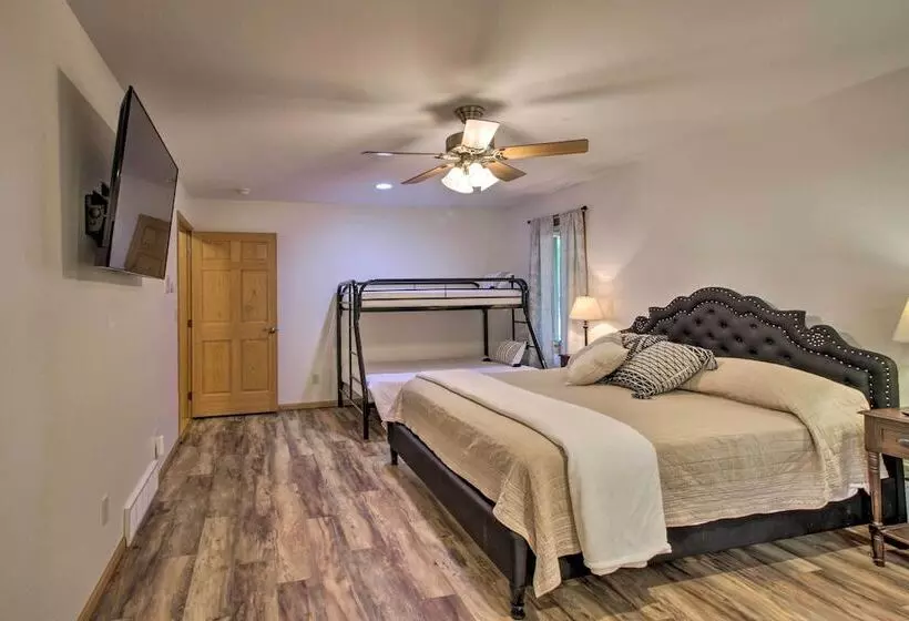 Spacious Verndale Home W/ Backyard Fire Pit!