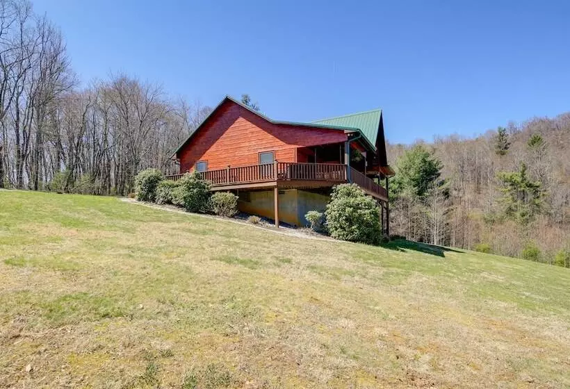 Deck, Gas Grill + Mtn Views: Sparta Cabin Stay!