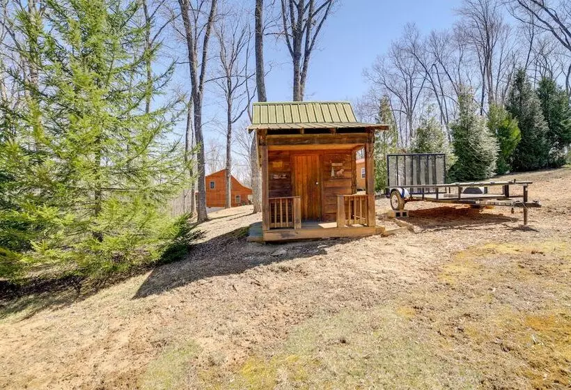 Deck, Gas Grill + Mtn Views: Sparta Cabin Stay!