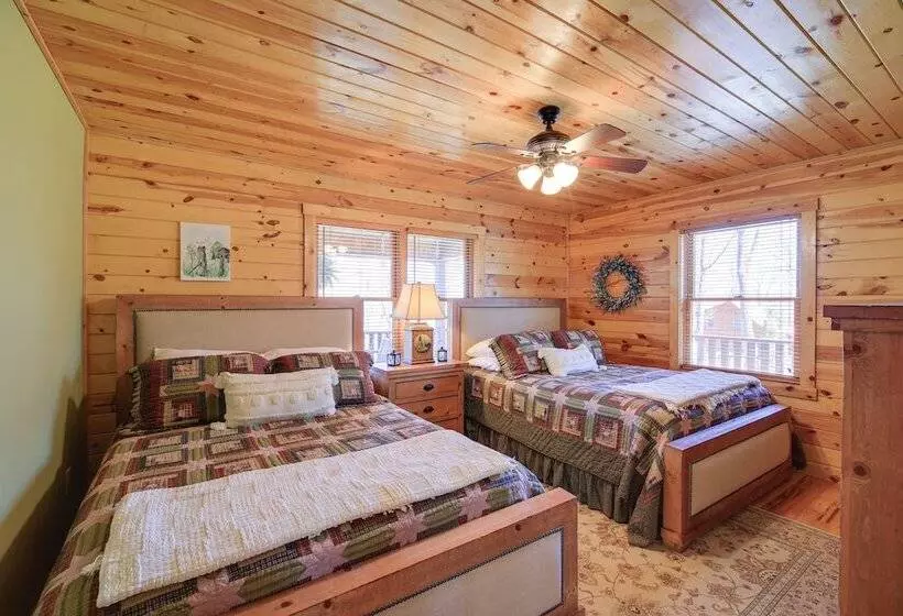 Deck, Gas Grill + Mtn Views: Sparta Cabin Stay!