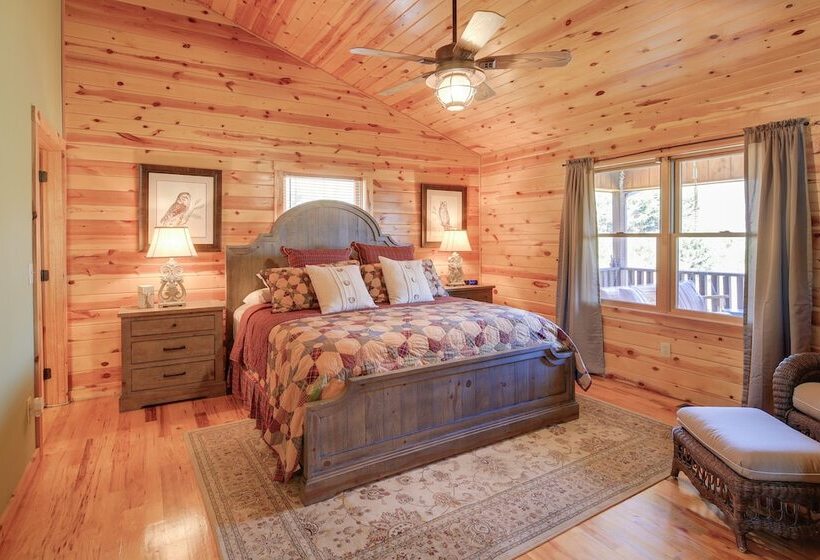 Deck, Gas Grill + Mtn Views: Sparta Cabin Stay!