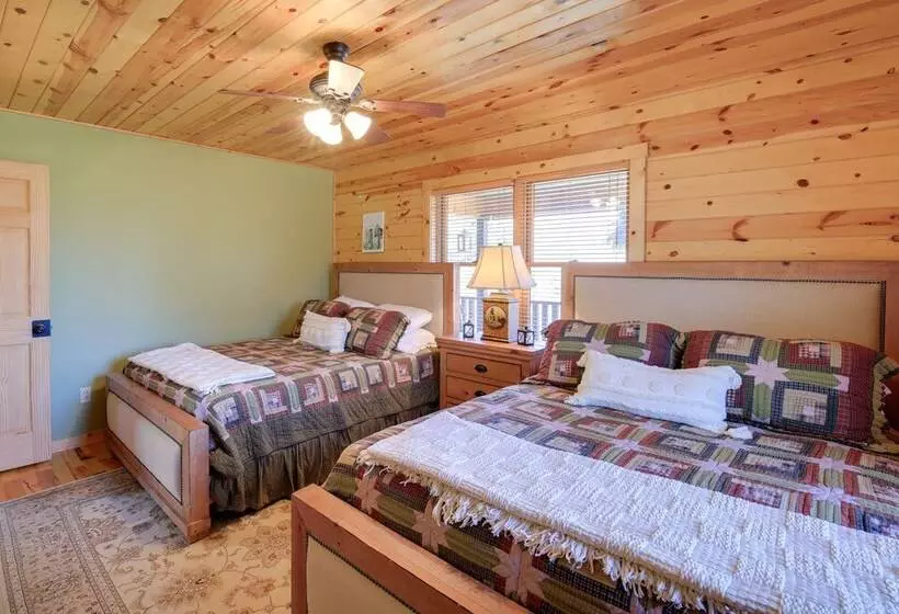 Deck, Gas Grill + Mtn Views: Sparta Cabin Stay!