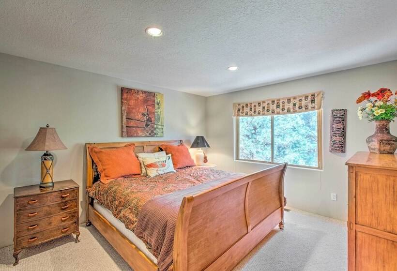 Stunning Angel Fire Cabin W/ Hot Tub & 3 Decks!