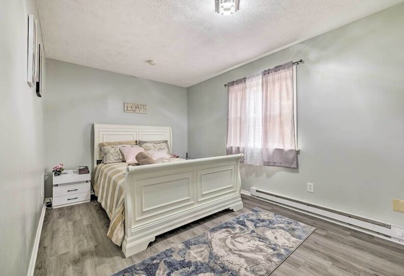 Game Room & Fire Pit: Tobyhanna Family Home