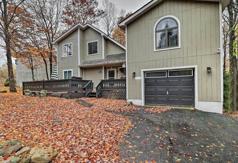 Game Room & Fire Pit: Tobyhanna Family Home