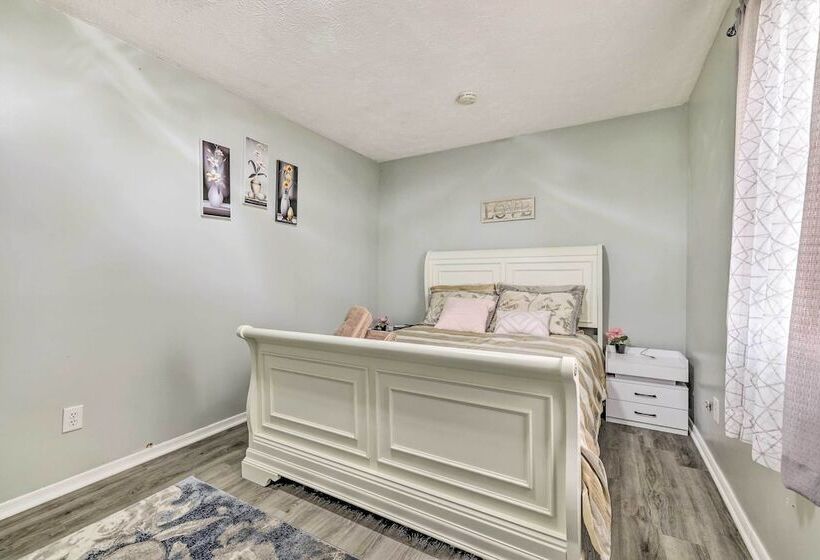 Game Room & Fire Pit: Tobyhanna Family Home