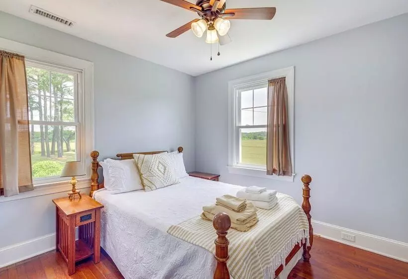 Updated Cape Charles Home ~ 2 Mi To Beachfront!