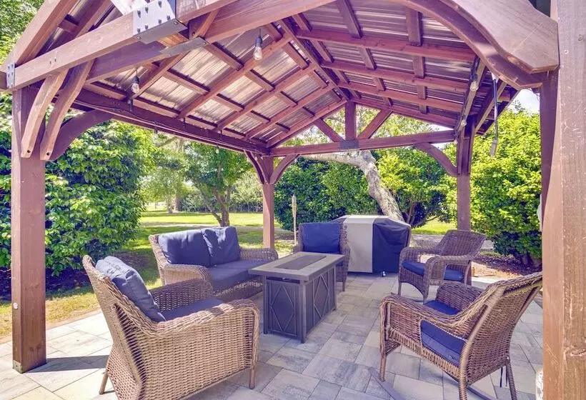 Updated Cape Charles Home ~ 2 Mi To Beachfront!