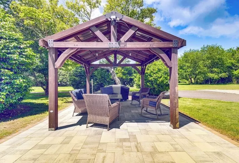 Updated Cape Charles Home ~ 2 Mi To Beachfront!