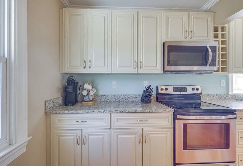 Updated Cape Charles Home ~ 2 Mi To Beachfront!