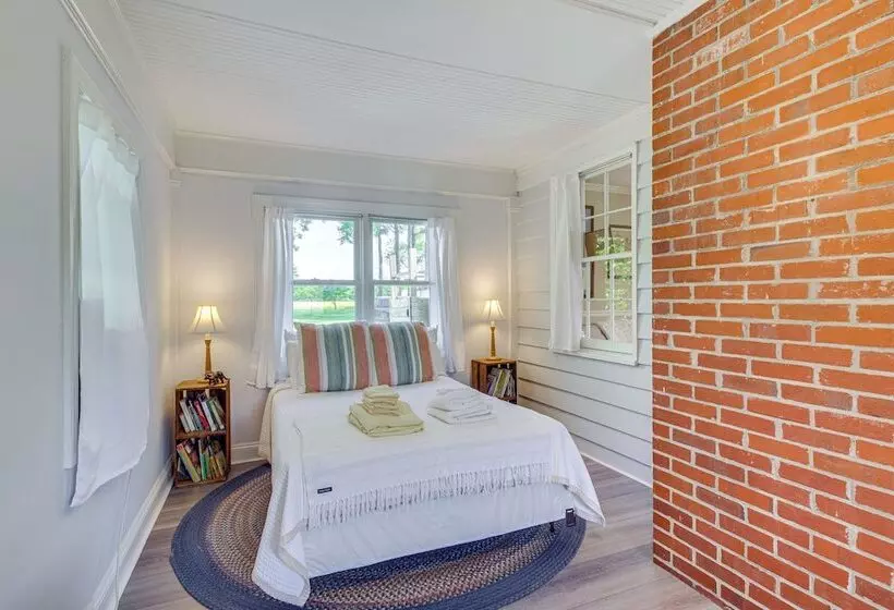 Updated Cape Charles Home ~ 2 Mi To Beachfront!