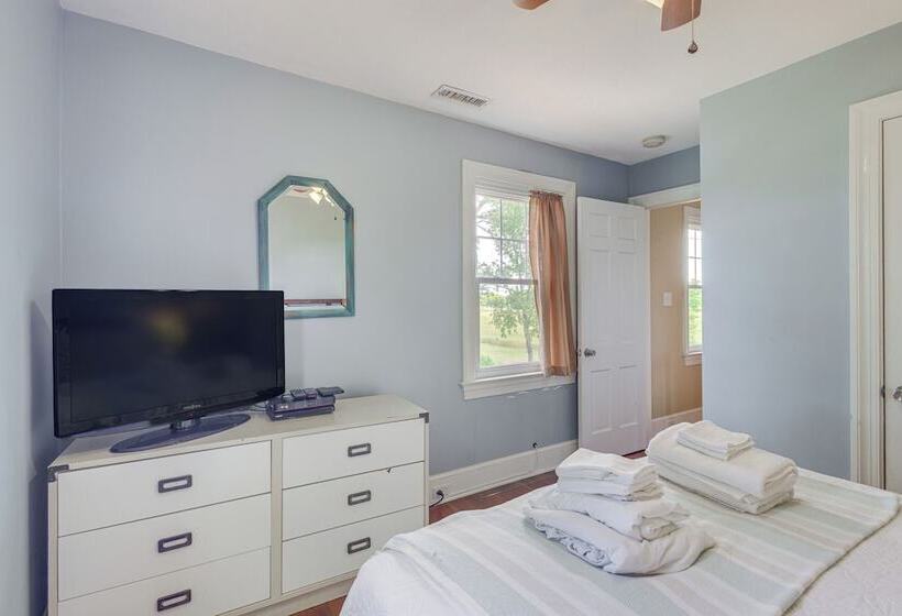 Updated Cape Charles Home ~ 2 Mi To Beachfront!