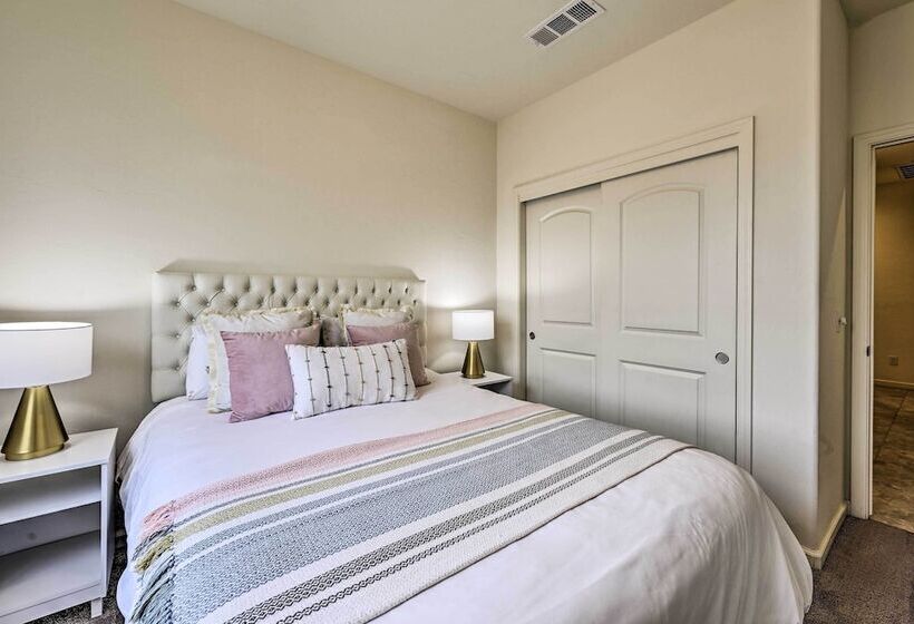 Visalia Home W/ Yard: 4 Mi To Downtown!