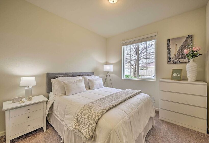 Visalia Home W/ Yard: 4 Mi To Downtown!