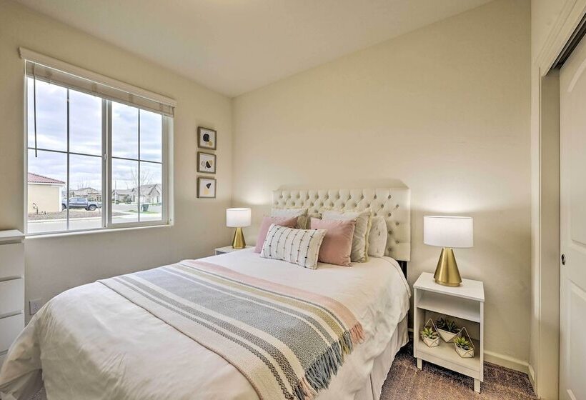 Visalia Home W/ Yard: 4 Mi To Downtown!