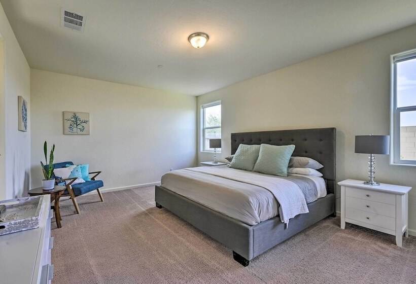 Visalia Home W/ Yard: 4 Mi To Downtown!