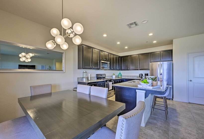 Visalia Home W/ Yard: 4 Mi To Downtown!