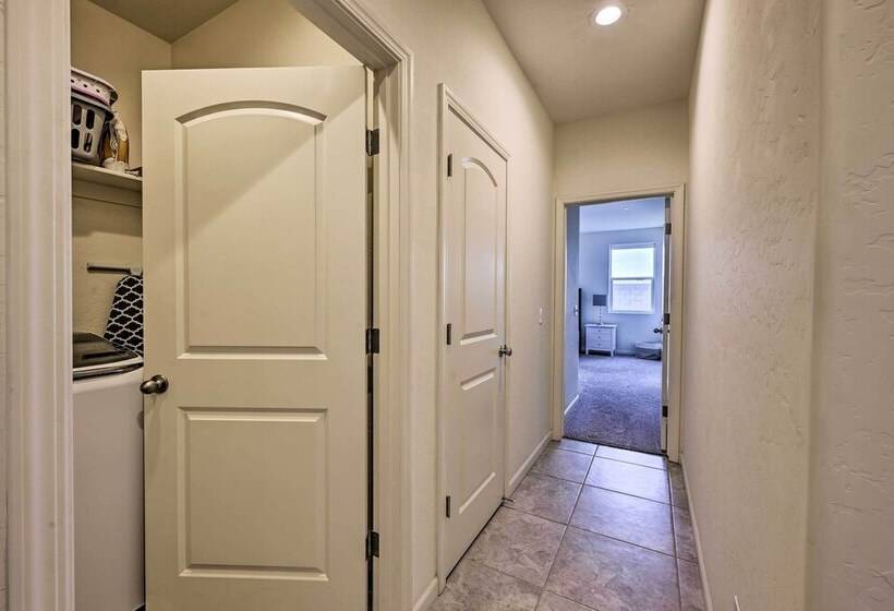 Visalia Home W/ Yard: 4 Mi To Downtown!