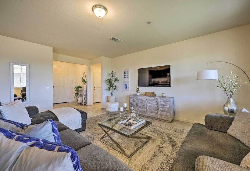 Visalia Home W/ Yard: 4 Mi To Downtown!