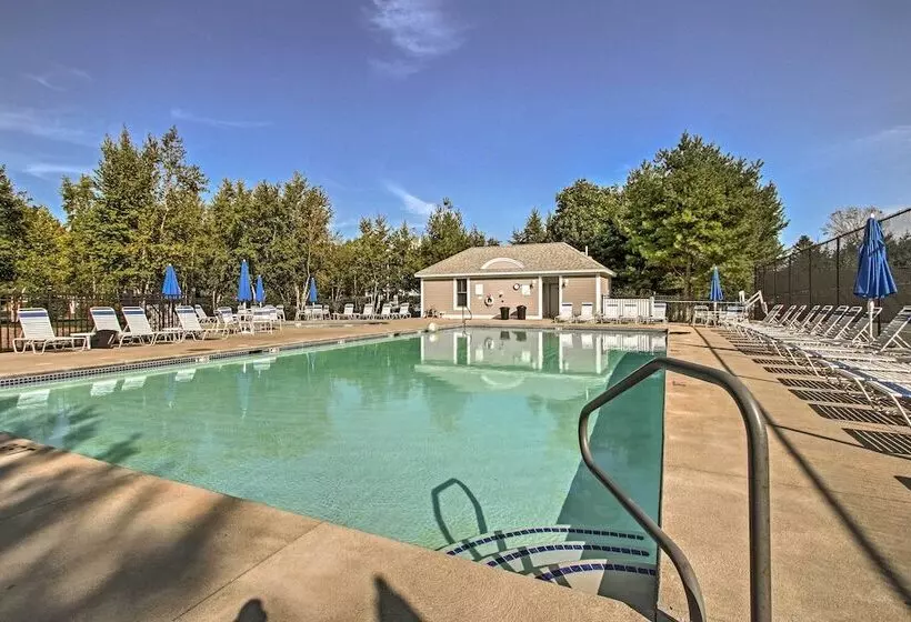 Cozy Wells Cottage W/ Pool Access: 1 Mi To Beach!