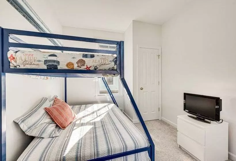 Cozy Wells Cottage W/ Pool Access: 1 Mi To Beach!