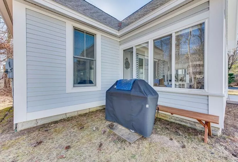 Cozy Wells Cottage W/ Pool Access: 1 Mi To Beach!