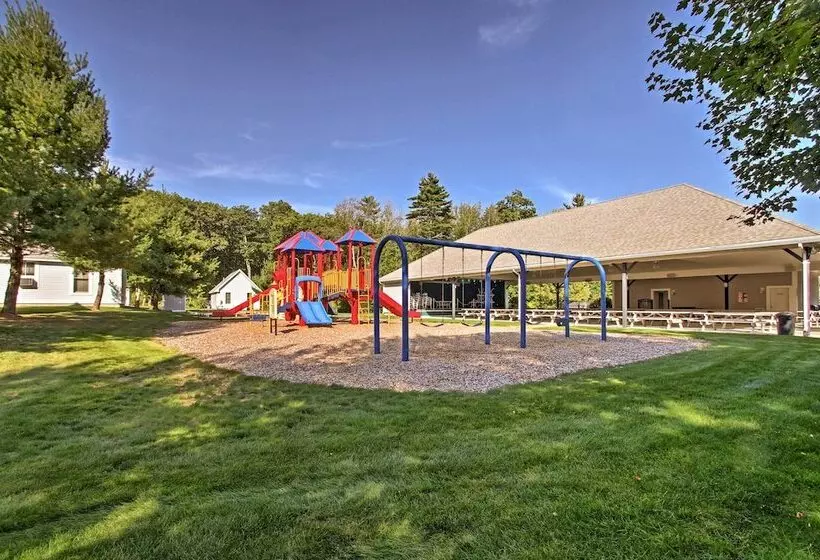 Cozy Wells Cottage W/ Pool Access: 1 Mi To Beach!
