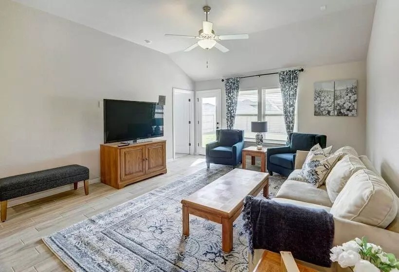 Bastrop Home W/ Yard, 28 Mi To Austin!