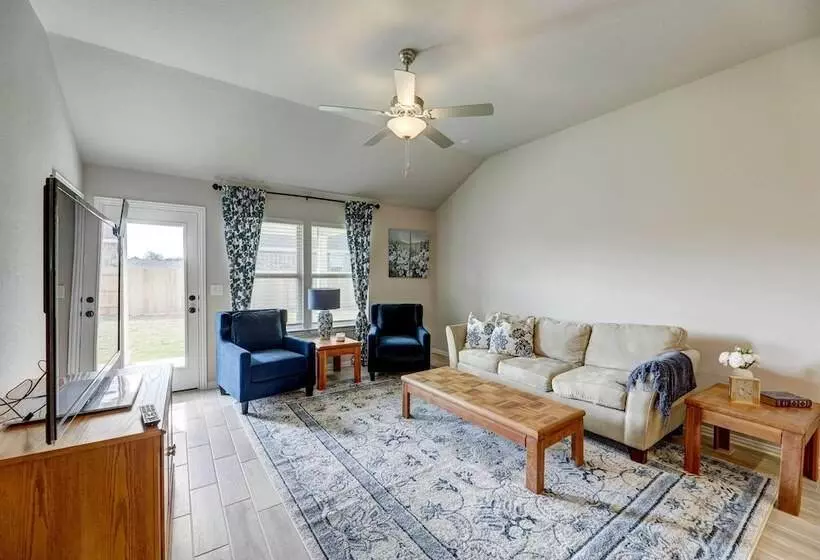 Bastrop Home W/ Yard, 28 Mi To Austin!