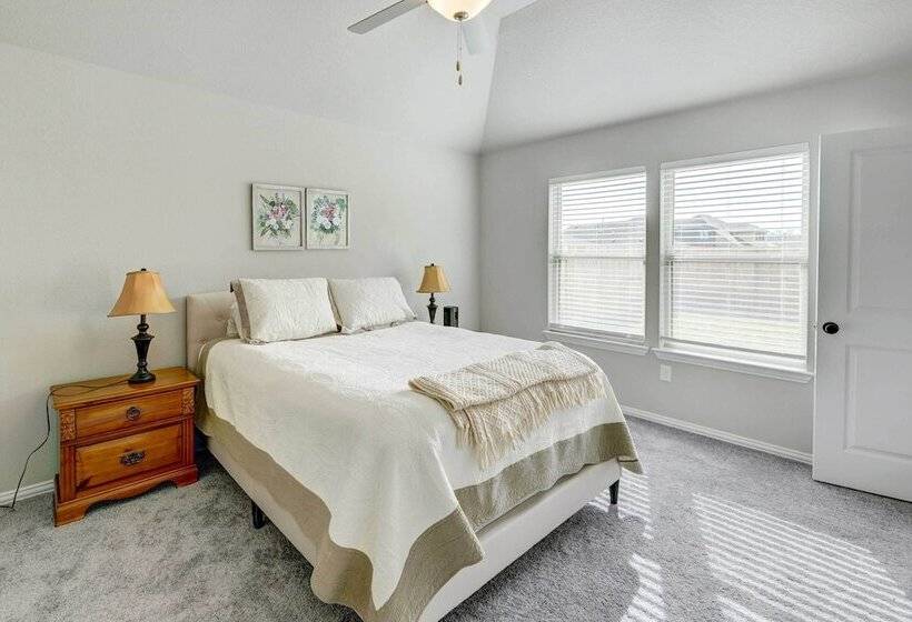 Bastrop Home W/ Yard, 28 Mi To Austin!