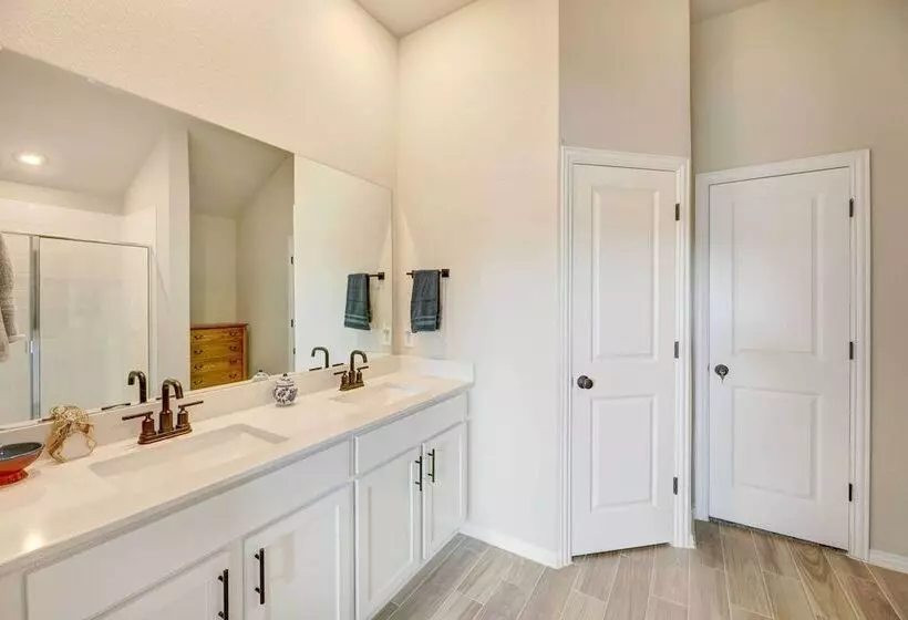 Bastrop Home W/ Yard, 28 Mi To Austin!