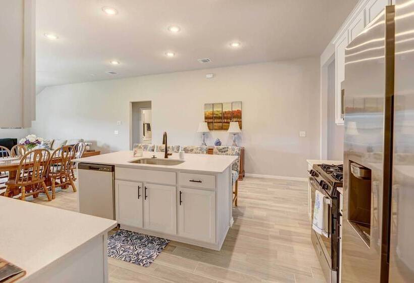 Bastrop Home W/ Yard, 28 Mi To Austin!