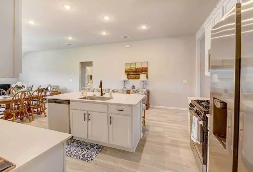 Bastrop Home W/ Yard, 28 Mi To Austin!